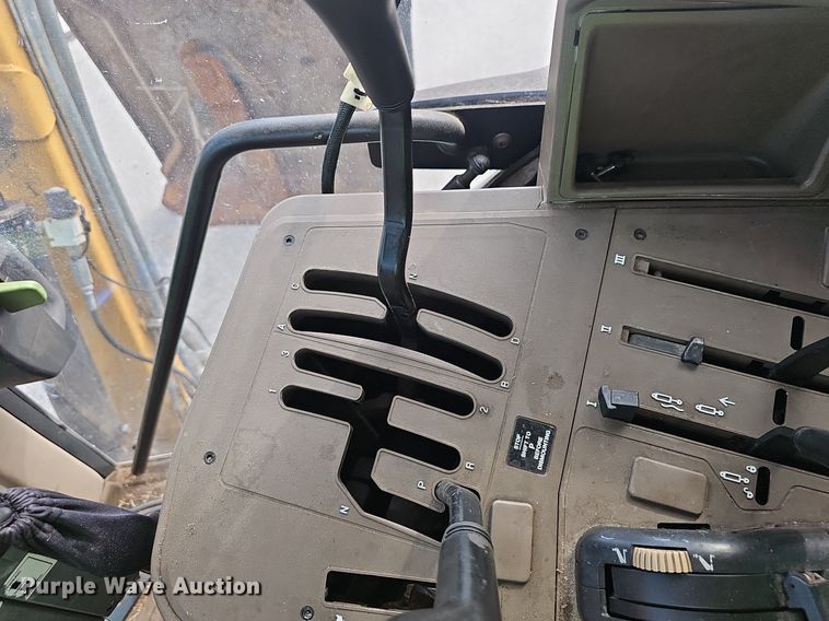 image for item EJ5589 2010 John Deere  7130 tractor