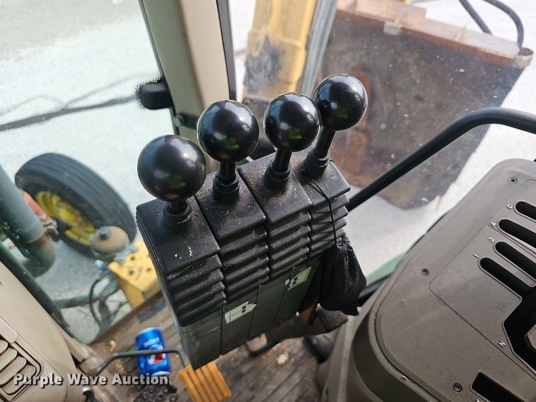 image for item EJ5589 2010 John Deere  7130 tractor