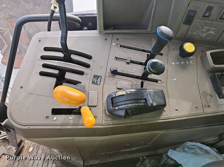 image for item EJ5589 2010 John Deere  7130 tractor