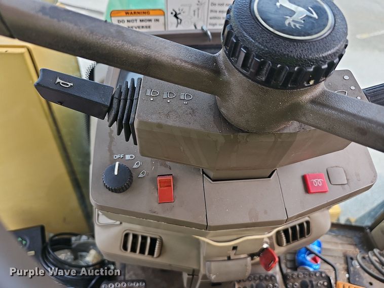 image for item EJ5589 2010 John Deere  7130 tractor