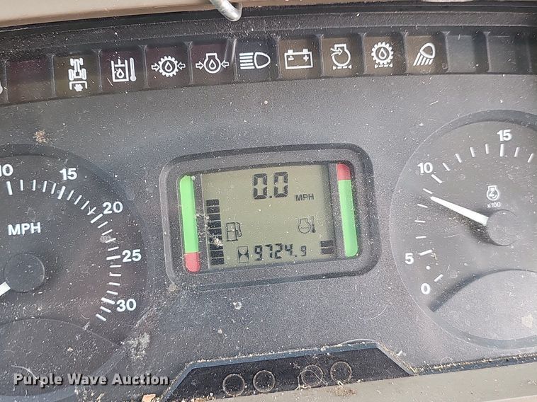 image for item EJ5589 2010 John Deere  7130 tractor