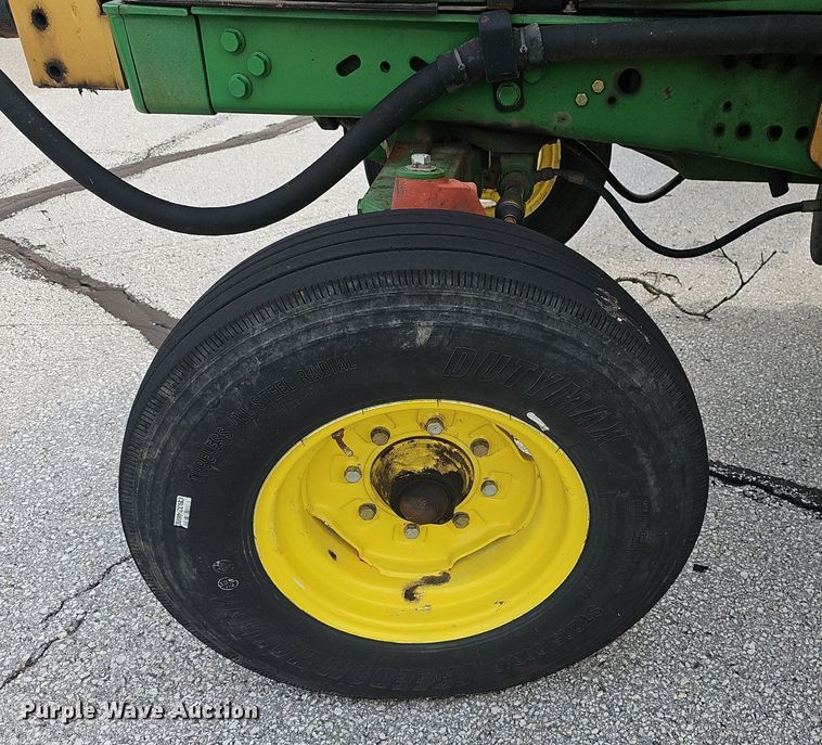 image for item EJ5589 2010 John Deere  7130 tractor