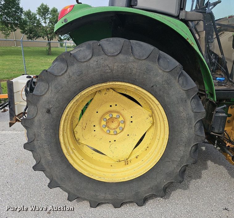 image for item EJ5589 2010 John Deere  7130 tractor