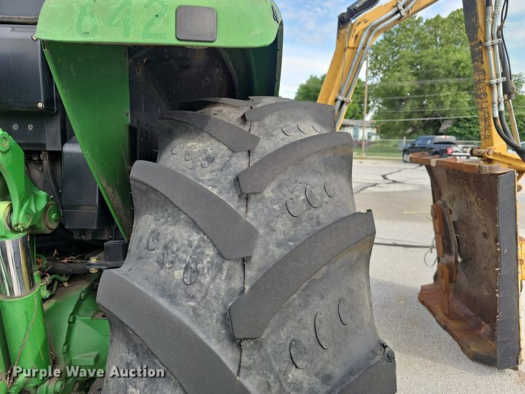 image for item EJ5589 2010 John Deere  7130 tractor