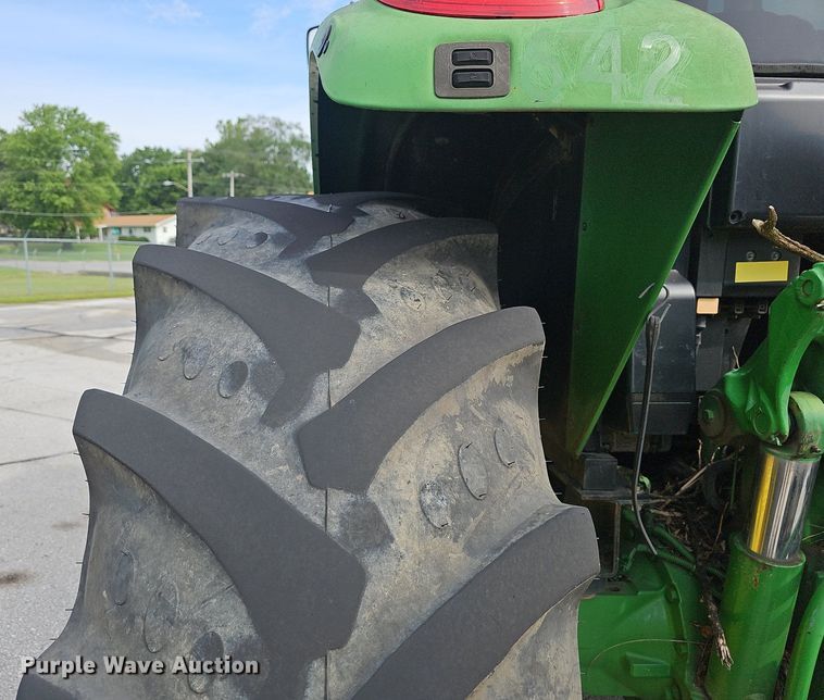 image for item EJ5589 2010 John Deere  7130 tractor
