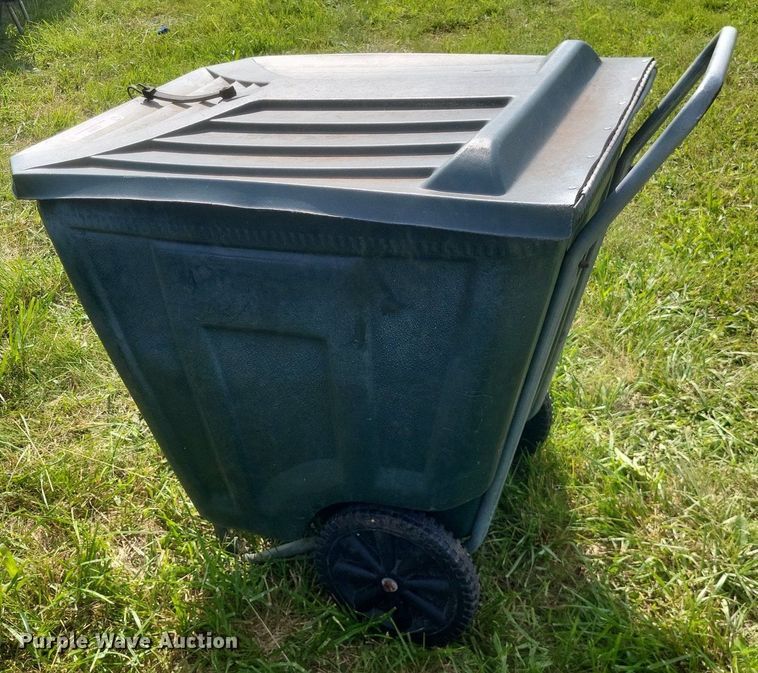 image for item EJ7991 Approximately 100 Amerikart trash carts 