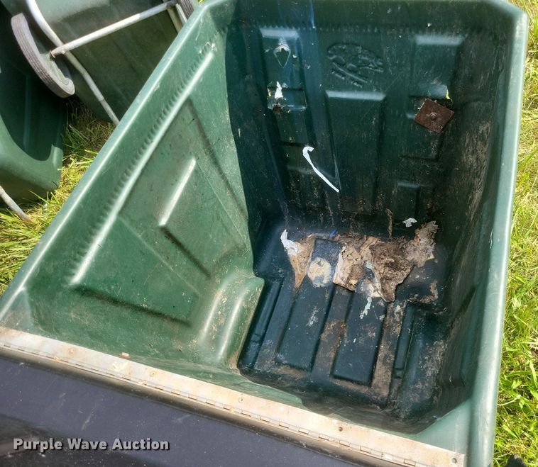 image for item EJ7991 Approximately 100 Amerikart trash carts 