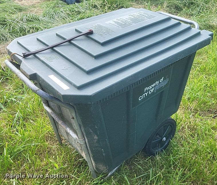 image for item EJ7993 Approximately 100 Amerikart trash carts 
