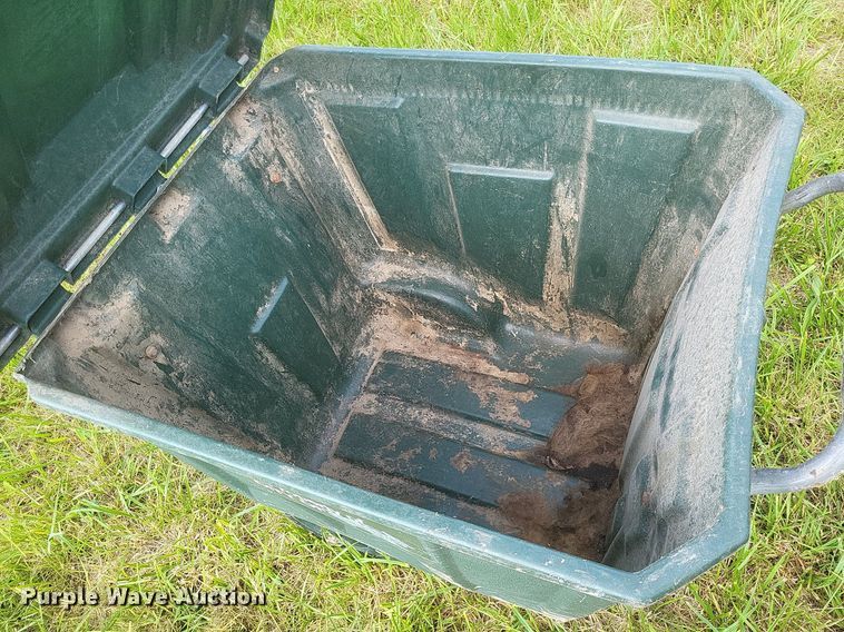 image for item EJ7993 Approximately 100 Amerikart trash carts 