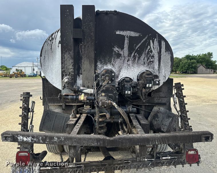 image for item EK1367 1999 Sterling L-Line oil distributor truck