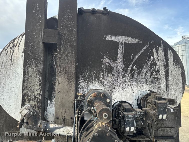 image for item EK1367 1999 Sterling L-Line oil distributor truck