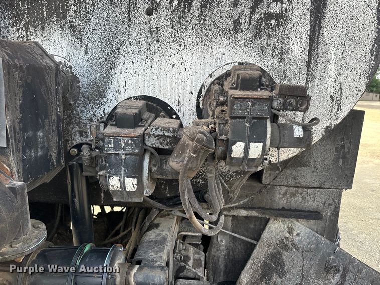 image for item EK1367 1999 Sterling L-Line oil distributor truck