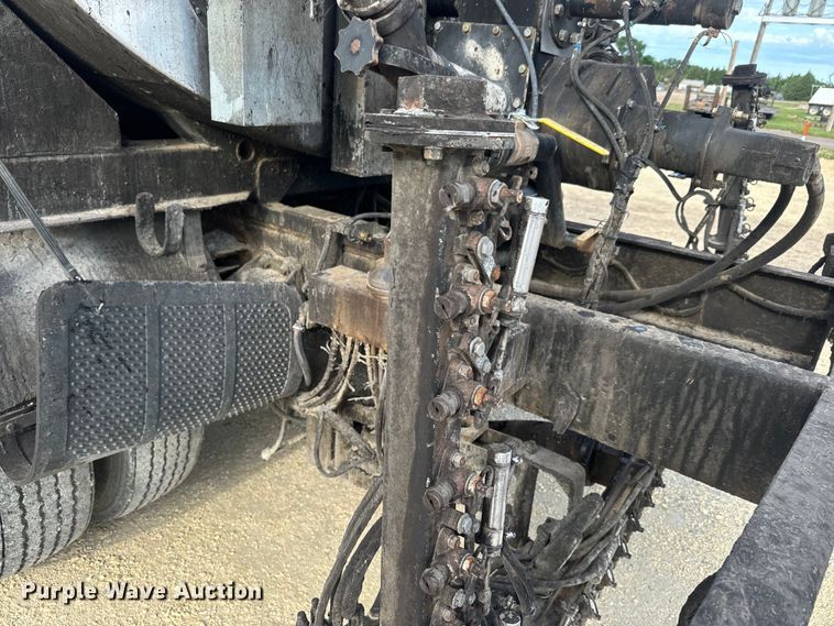 image for item EK1367 1999 Sterling L-Line oil distributor truck