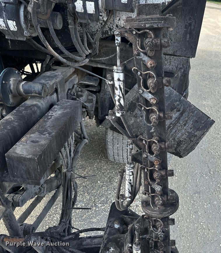 image for item EK1367 1999 Sterling L-Line oil distributor truck