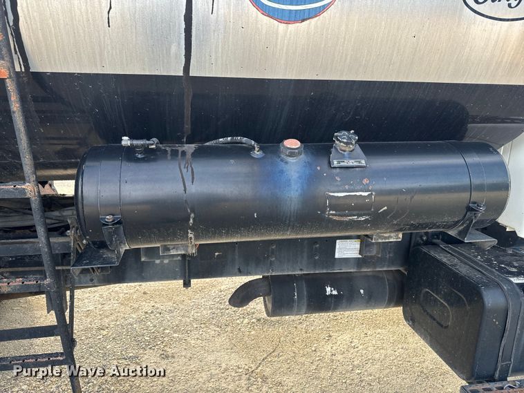 image for item EK1367 1999 Sterling L-Line oil distributor truck