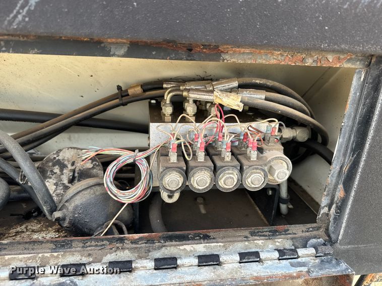 image for item EK1367 1999 Sterling L-Line oil distributor truck