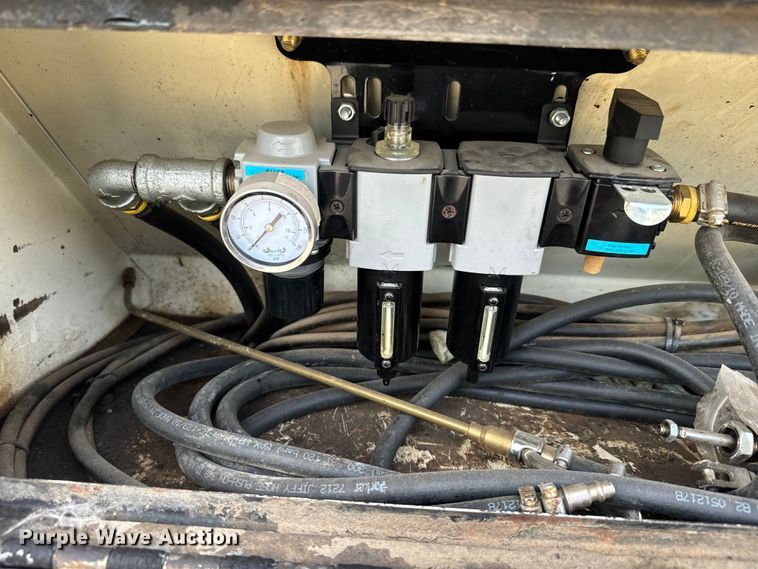 image for item EK1367 1999 Sterling L-Line oil distributor truck