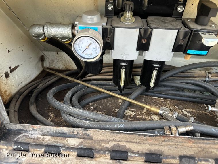 image for item EK1367 1999 Sterling L-Line oil distributor truck