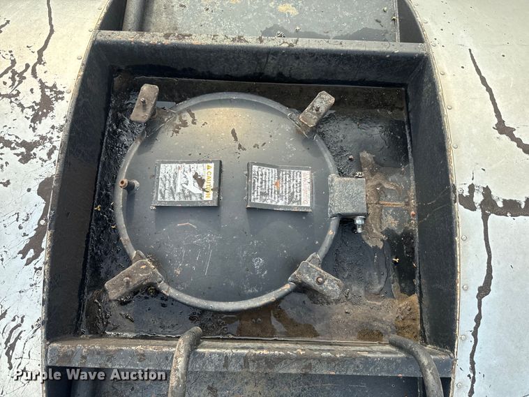 image for item EK1367 1999 Sterling L-Line oil distributor truck