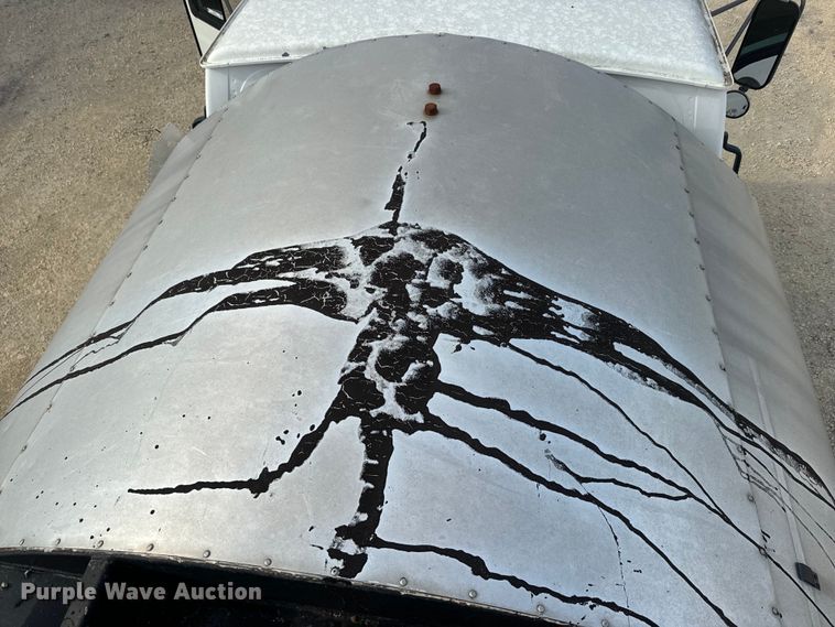 image for item EK1367 1999 Sterling L-Line oil distributor truck