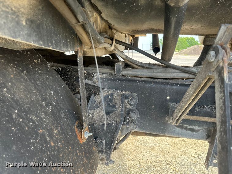 image for item EK1367 1999 Sterling L-Line oil distributor truck