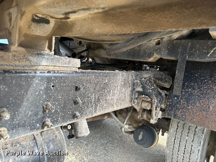 image for item EK1367 1999 Sterling L-Line oil distributor truck