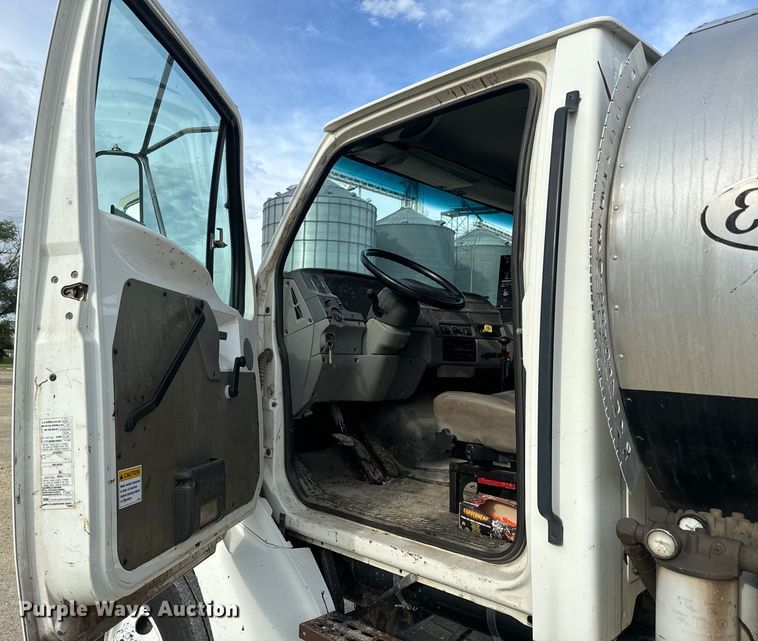 image for item EK1367 1999 Sterling L-Line oil distributor truck