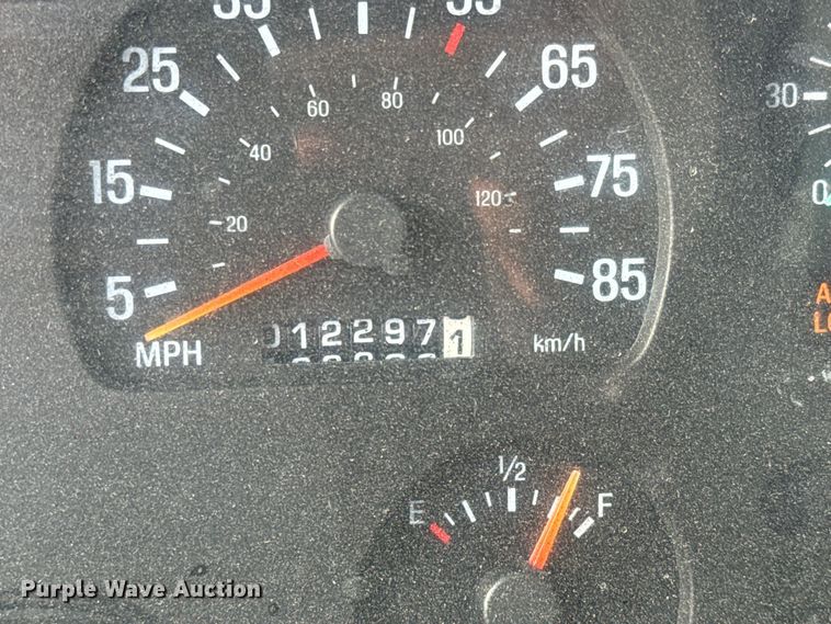 image for item EK1367 1999 Sterling L-Line oil distributor truck