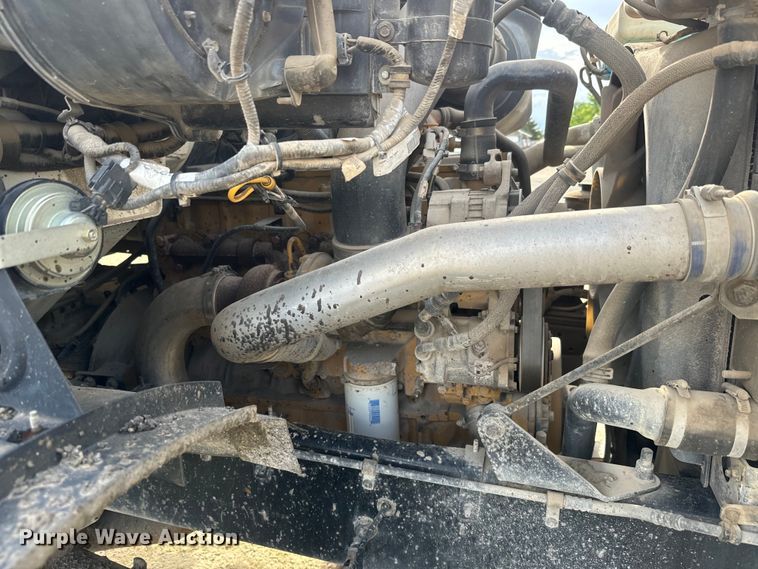 image for item EK1367 1999 Sterling L-Line oil distributor truck