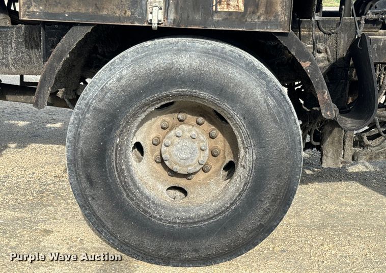 image for item EK1367 1999 Sterling L-Line oil distributor truck