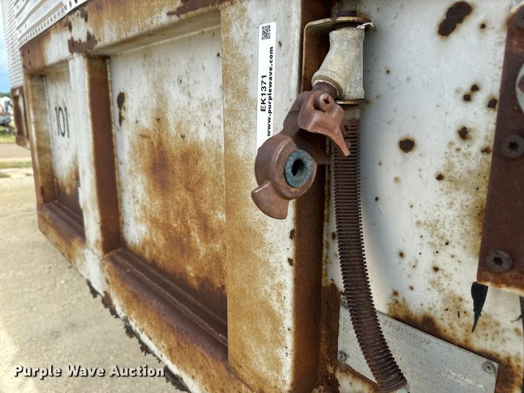 image for item EK1371 1980 Fruehauf FB8-P2-40 dry van trailer