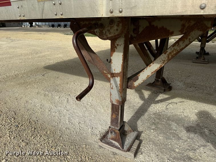 image for item EK1371 1980 Fruehauf FB8-P2-40 dry van trailer