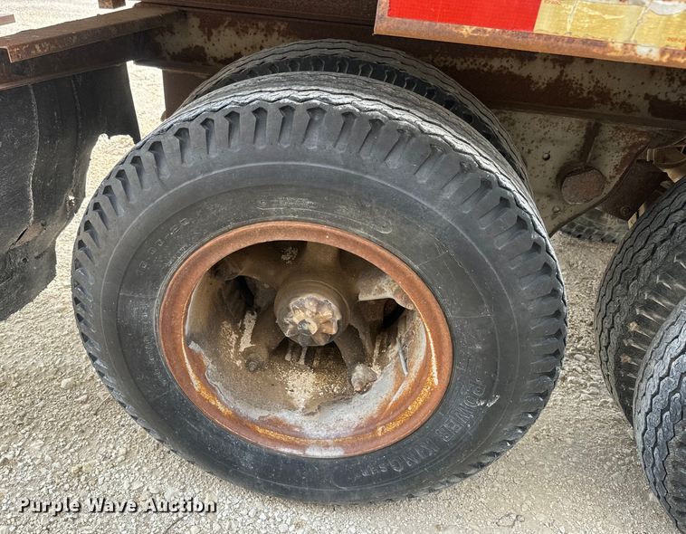 image for item EK1371 1980 Fruehauf FB8-P2-40 dry van trailer