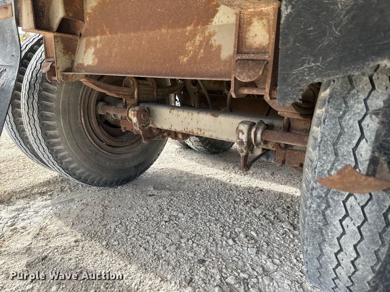 image for item EK1371 1980 Fruehauf FB8-P2-40 dry van trailer