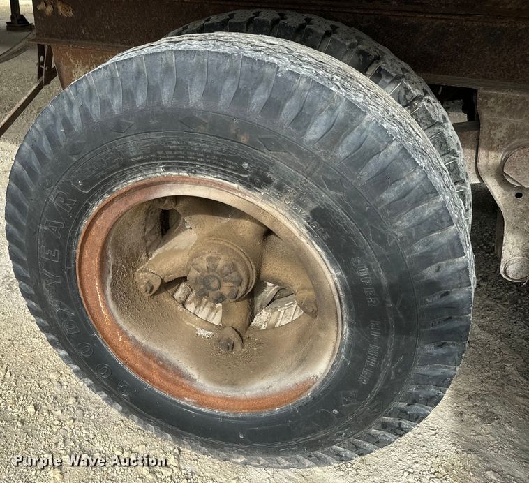 image for item EK1371 1980 Fruehauf FB8-P2-40 dry van trailer