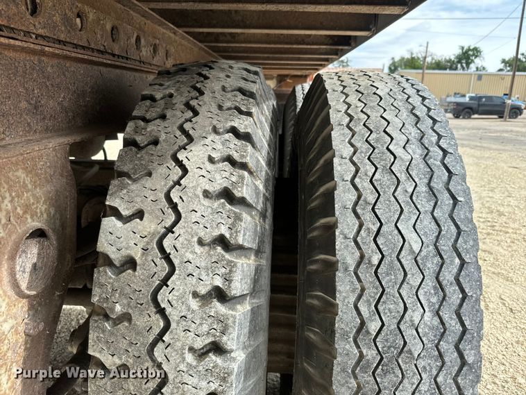 image for item EK1371 1980 Fruehauf FB8-P2-40 dry van trailer