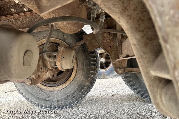 image for item EK1371 1980 Fruehauf FB8-P2-40 dry van trailer