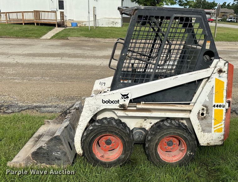 image for item EK1374 1992 Bobcat 440B skid steer loader
