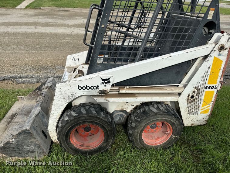 image for item EK1374 1992 Bobcat 440B skid steer loader