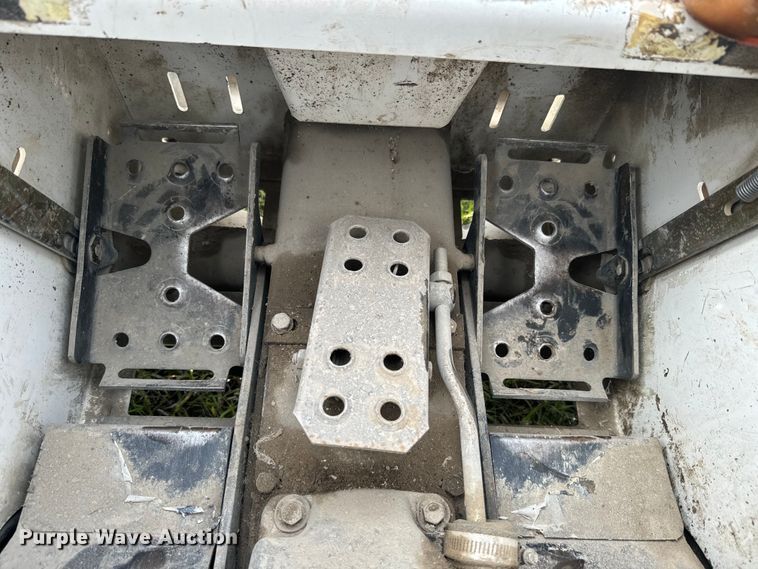 image for item EK1374 1992 Bobcat 440B skid steer loader