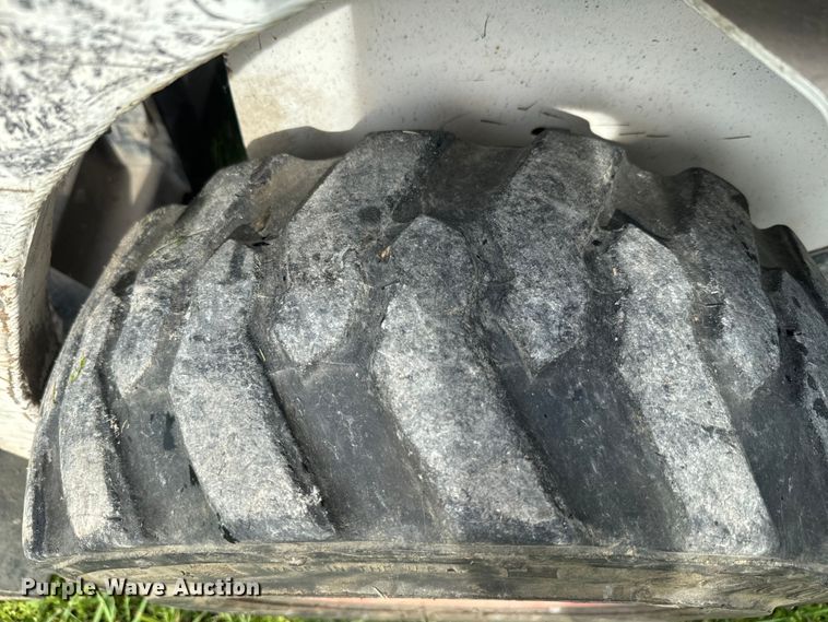 image for item EK1374 1992 Bobcat 440B skid steer loader