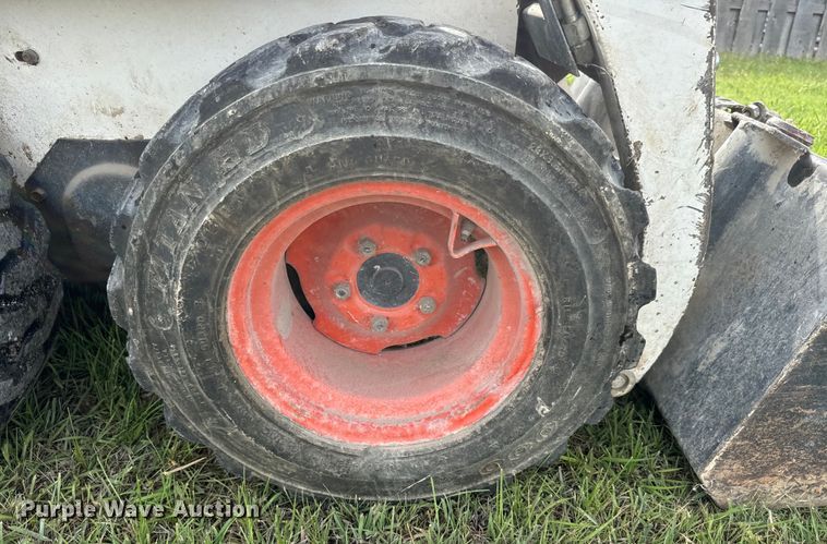 image for item EK1374 1992 Bobcat 440B skid steer loader