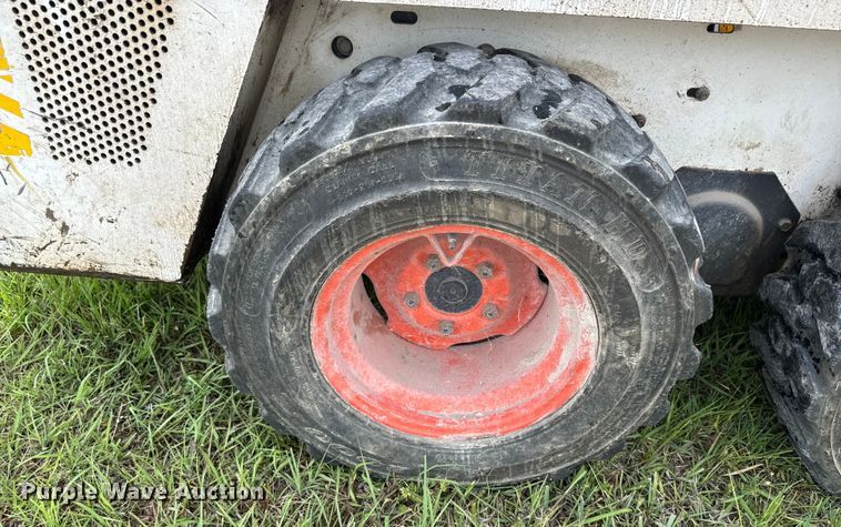 image for item EK1374 1992 Bobcat 440B skid steer loader