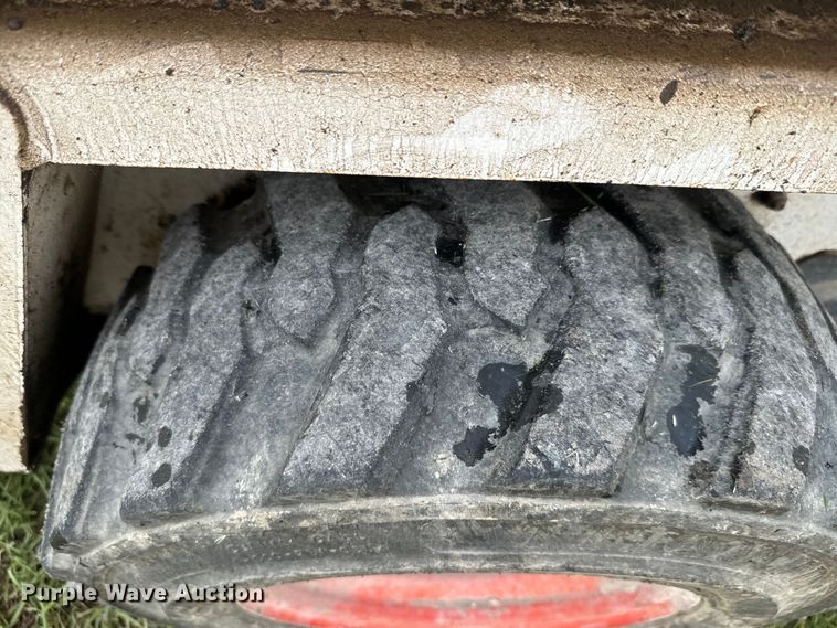 image for item EK1374 1992 Bobcat 440B skid steer loader