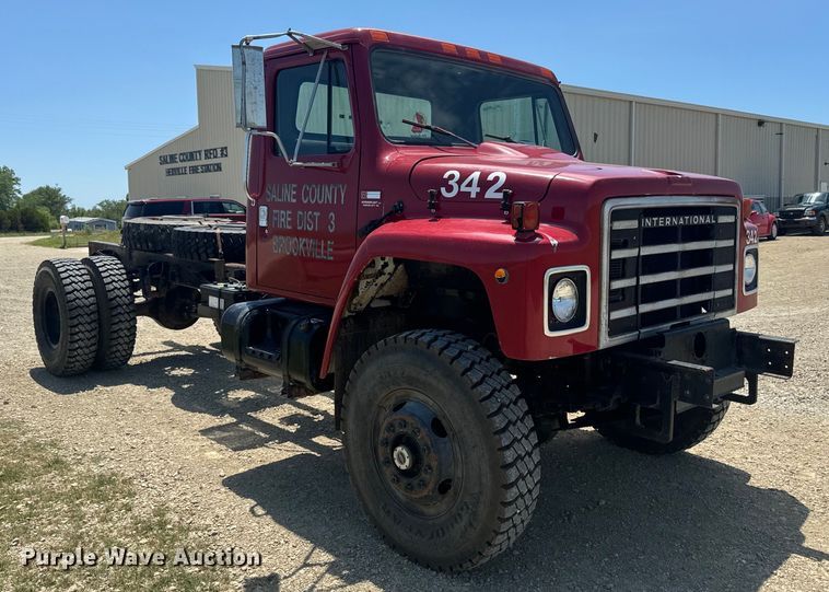 image for item EK1395 1981 International  1854 truck cab and chassis