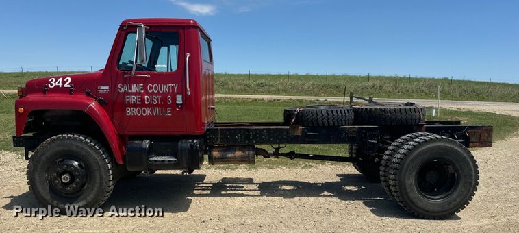 image for item EK1395 1981 International  1854 truck cab and chassis