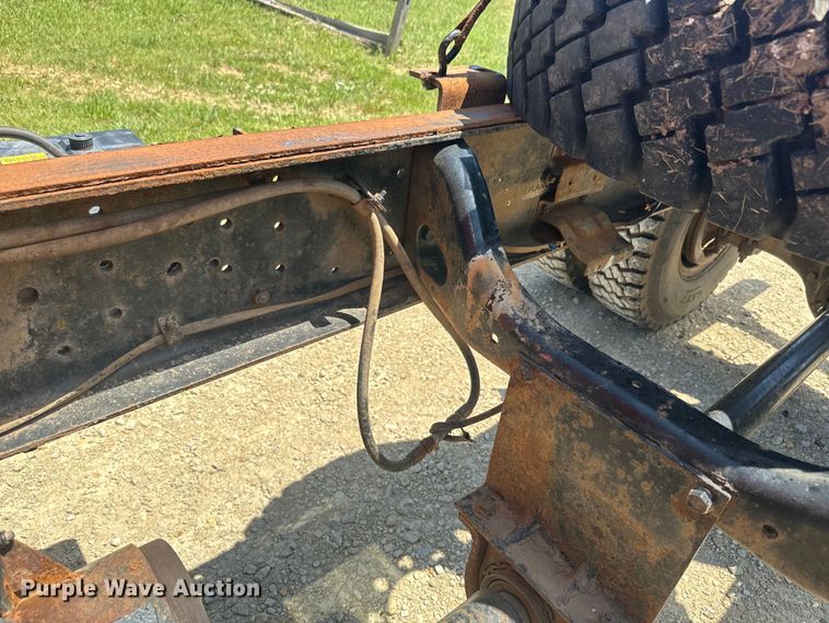 image for item EK1395 1981 International  1854 truck cab and chassis