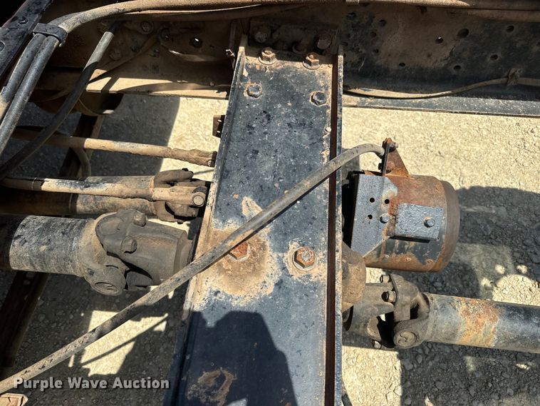 image for item EK1395 1981 International  1854 truck cab and chassis