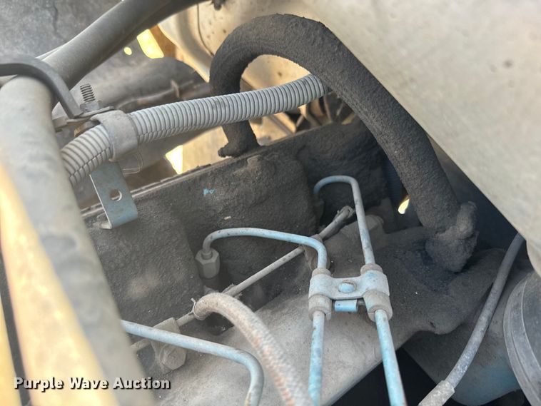 image for item EK1395 1981 International  1854 truck cab and chassis