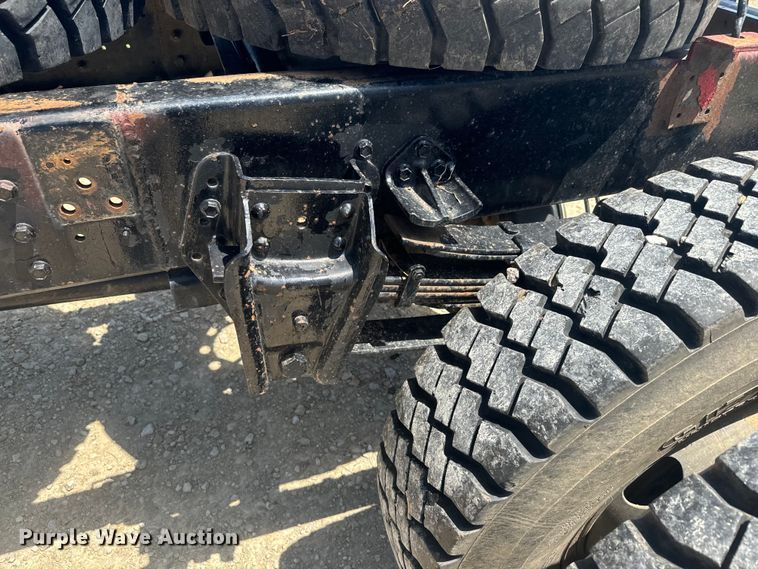 image for item EK1395 1981 International  1854 truck cab and chassis